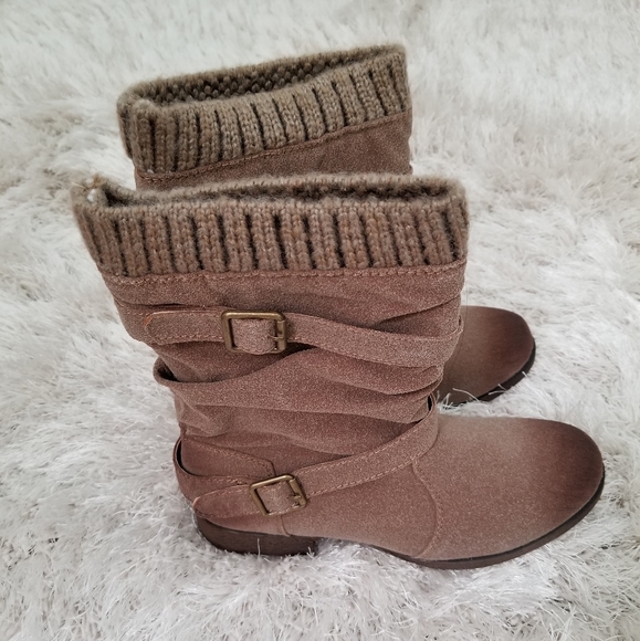 Boots - Picture 3 of 7